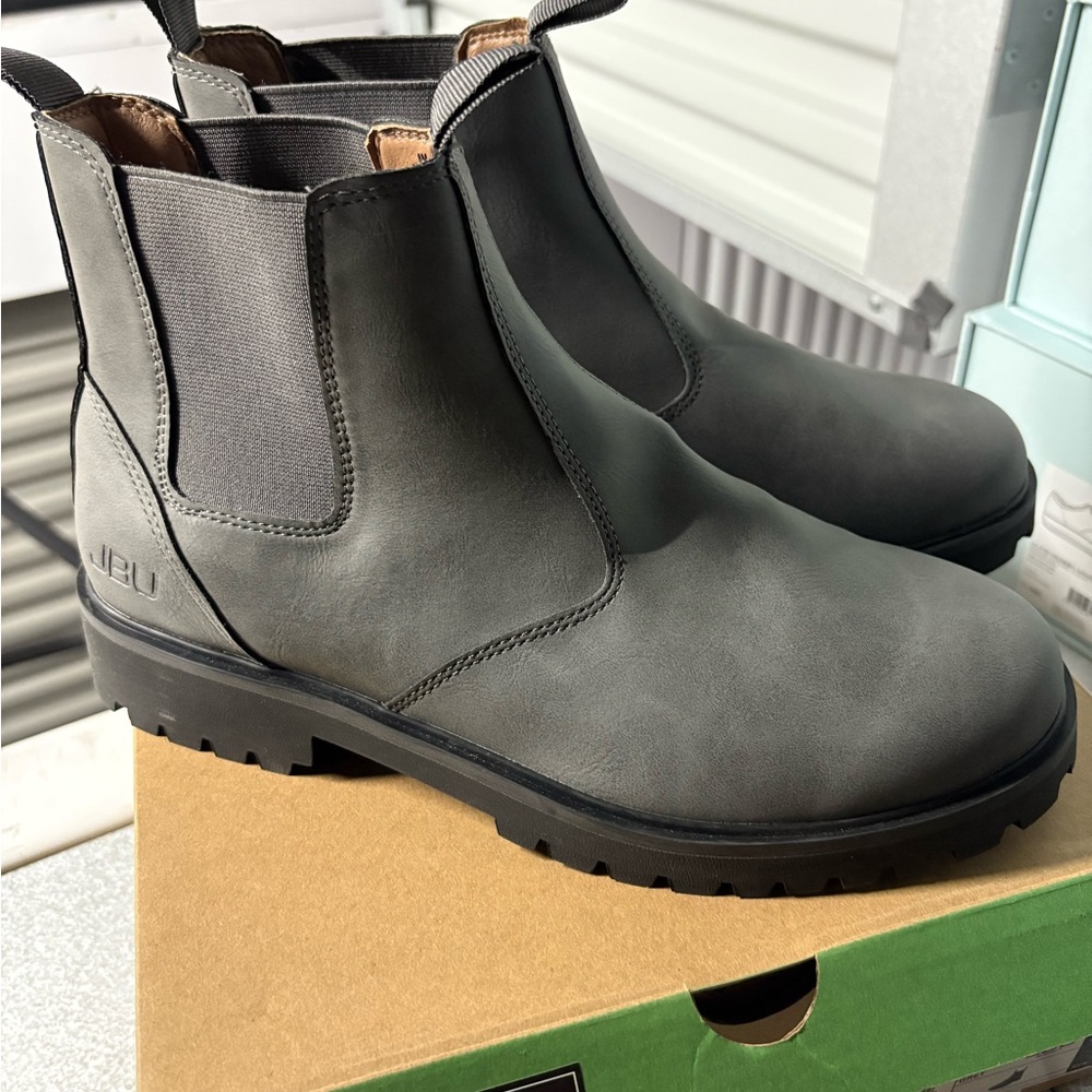 JBU
Men's Kai Slip & Water-Resistant Chelsea Boot 8M